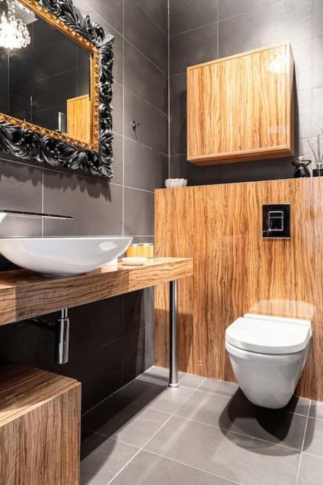 Househost Apartment:Lobzowska 22 كراكوفيا المظهر الخارجي الصورة